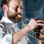 *** Local Caption *** Medvirkende: 

Utøvere: Nils Oortwijn, Helder Deploige og Vaclav Kalivoda
Scenograf: Katja Ebbel
Dramaturg: Ingeborg Larsen
Lysdesign: Christian Paulsen
Regi: Kjell Moberg

Forestillingen er produsert med produksjonsmidler fra Scenekunstbruket, Norsk Kulturråd og Asker kommune.